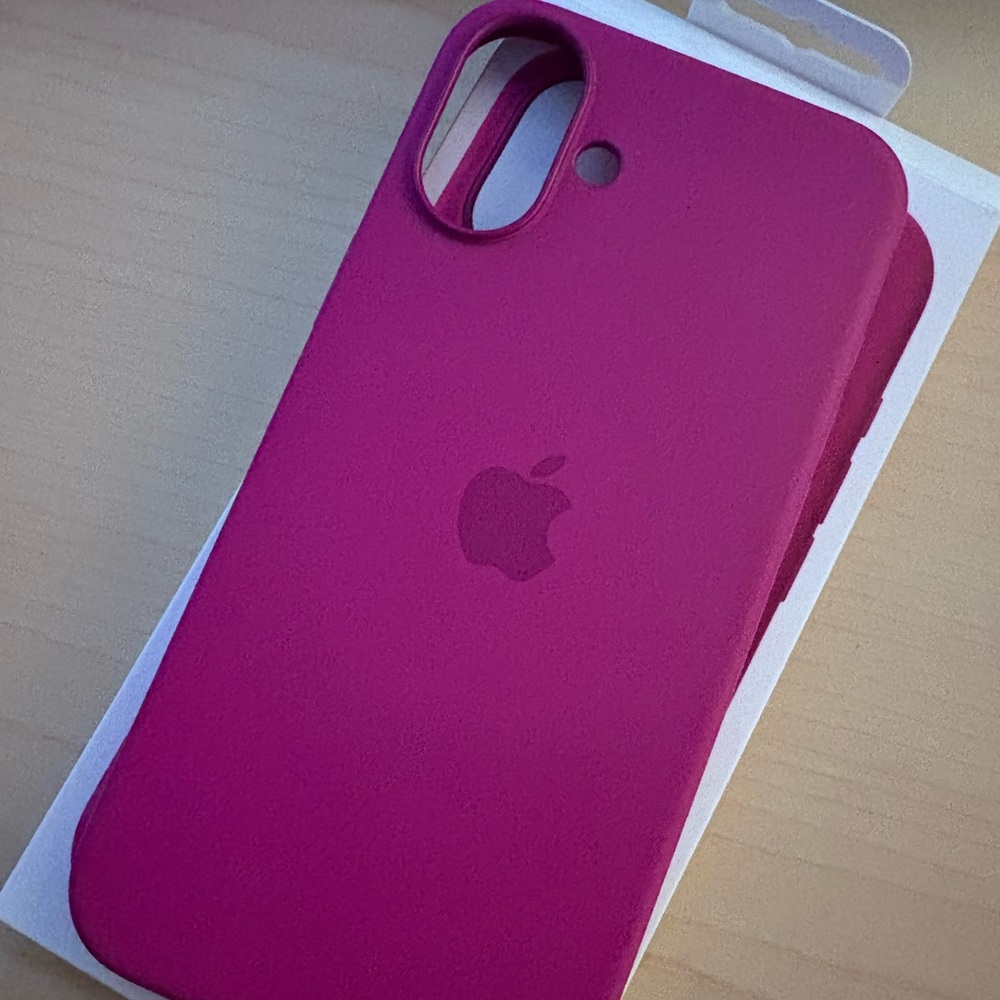Apple iPhone 16 Plus Silicone iPhone Case with MagSafe - Fuchsia
